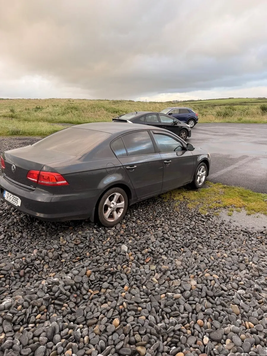 Volkswagen Passat 2012 - Image 2