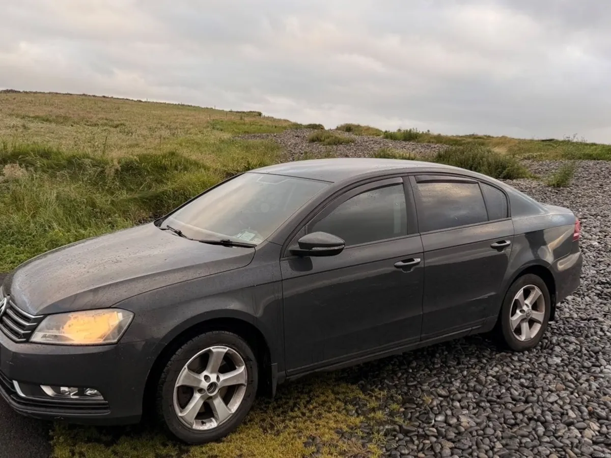 Volkswagen Passat 2012 - Image 4