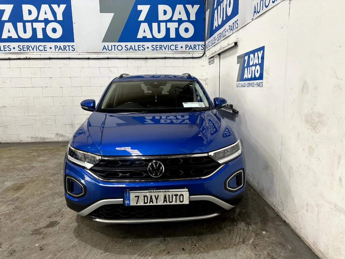 Volkswagen T-Roc LIFE 1.0 TSI MANUAL 6SPEED FWD 11 - Image 2