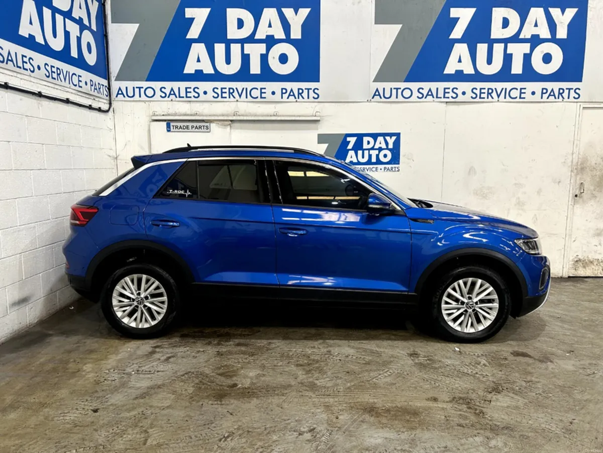 Volkswagen T-Roc LIFE 1.0 TSI MANUAL 6SPEED FWD 11 - Image 3