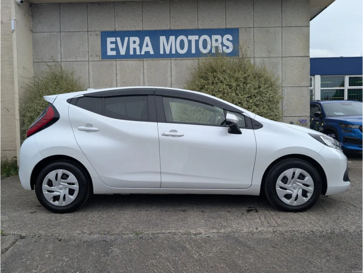 Toyota Aqua X HYBRID AUTOMATIC 1.5 PETROL //REVERS - Image 3