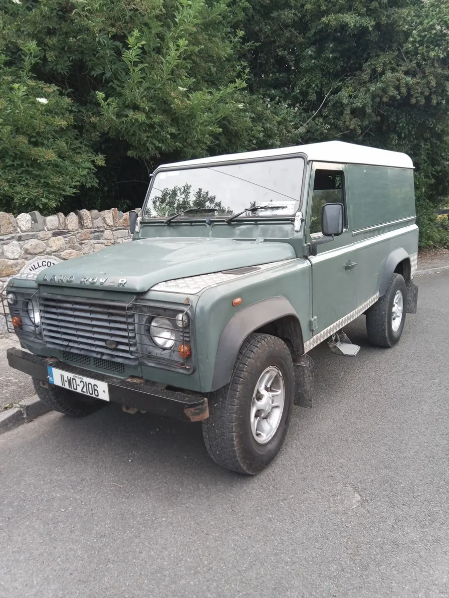 Land Rover Defender 2011 - Image 1