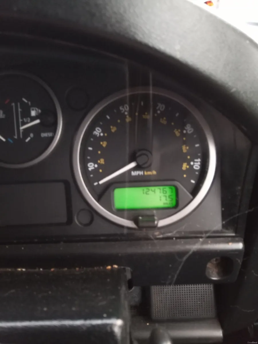 Land Rover Defender 2011 - Image 3