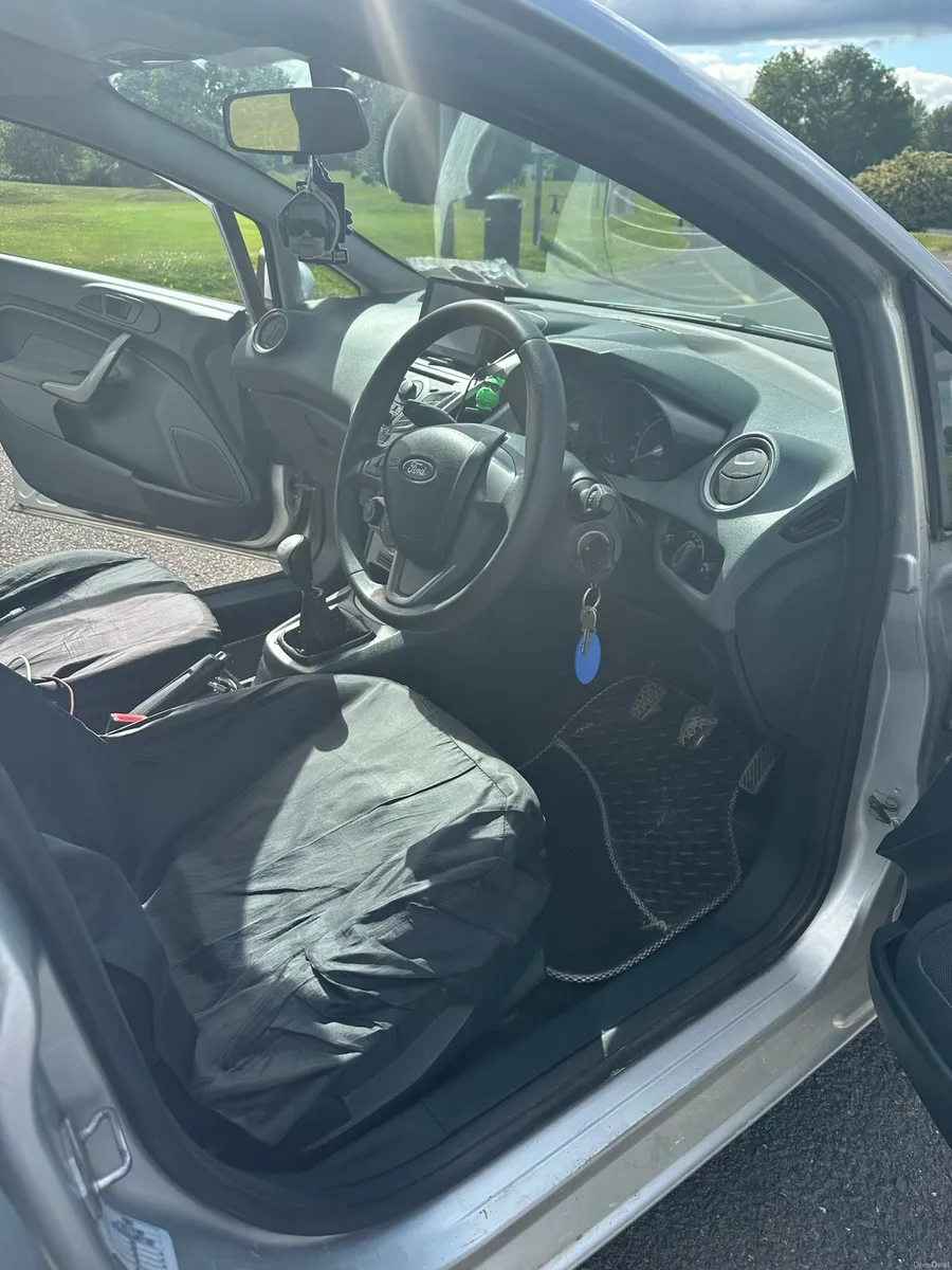 Ford fiesta - Image 6