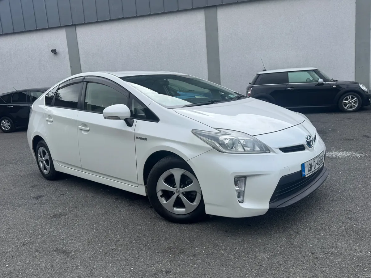 Toyota Prius 2013 Automatic Hybrid - Image 1