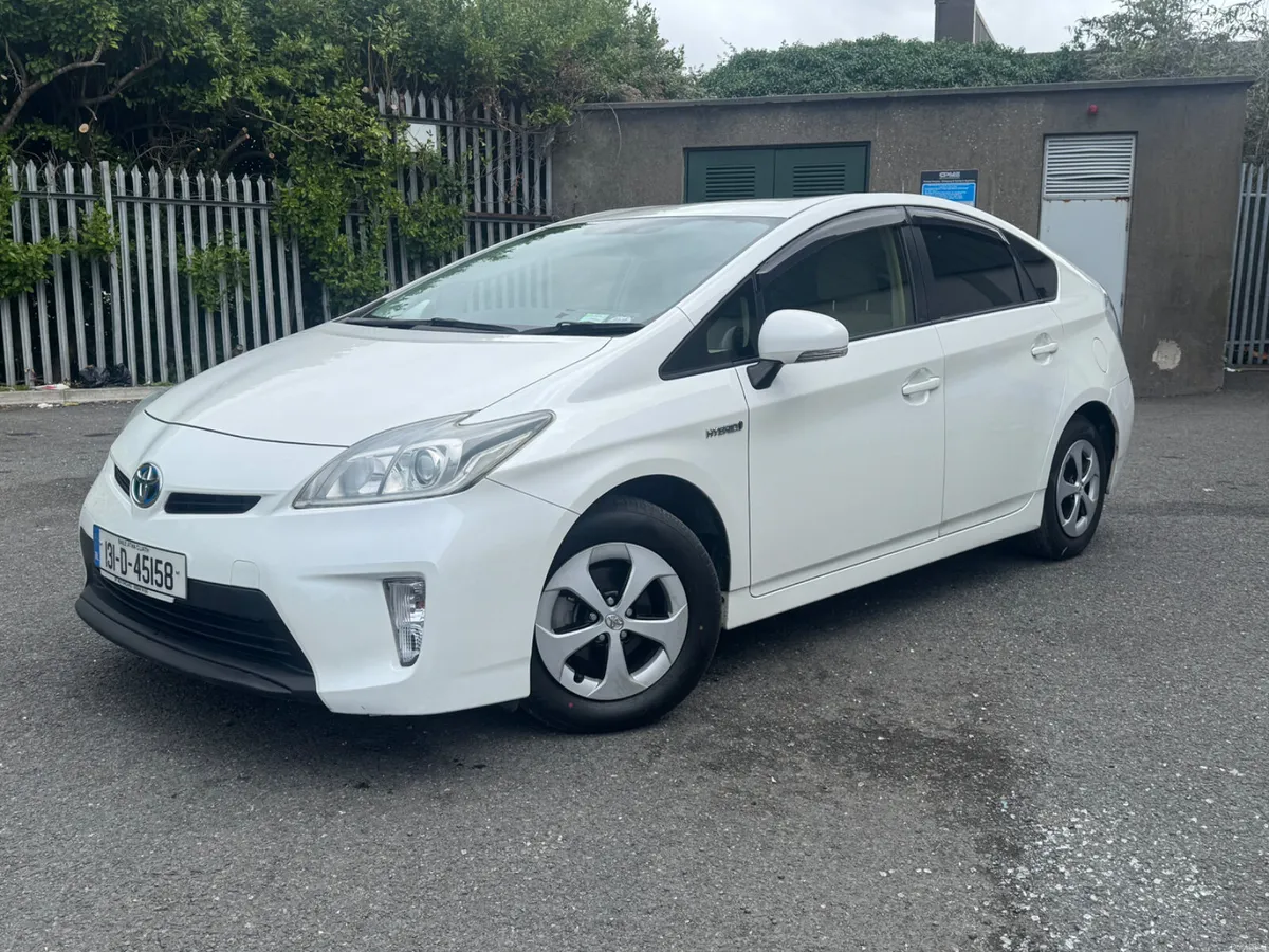 Toyota Prius 2013 Automatic Hybrid - Image 2