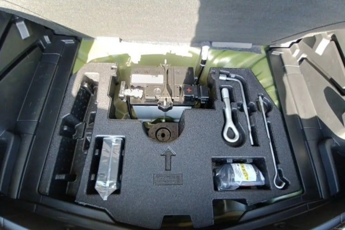 Nissan Note e-POWER Hybrid. 2019 - Image 6