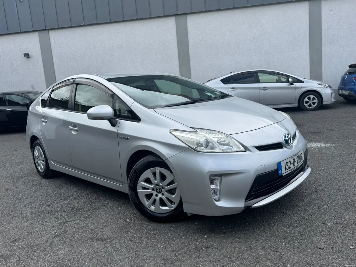 Toyota Prius 2013 Automatic Hybrid 1.8 - Image 2