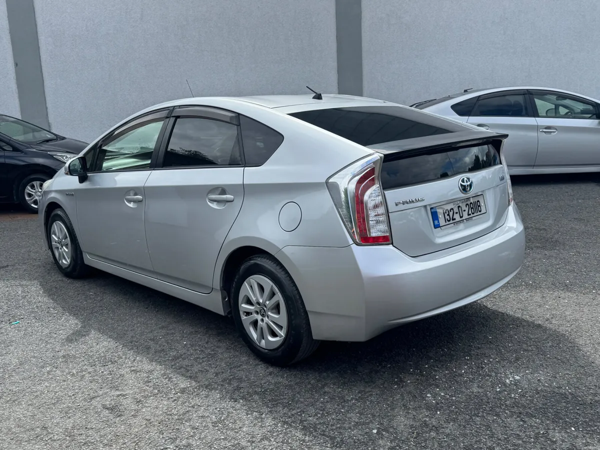 Toyota Prius 2013 Automatic Hybrid 1.8 - Image 6