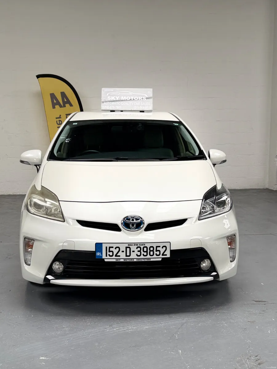 Toyota Prius 2015 - Image 2