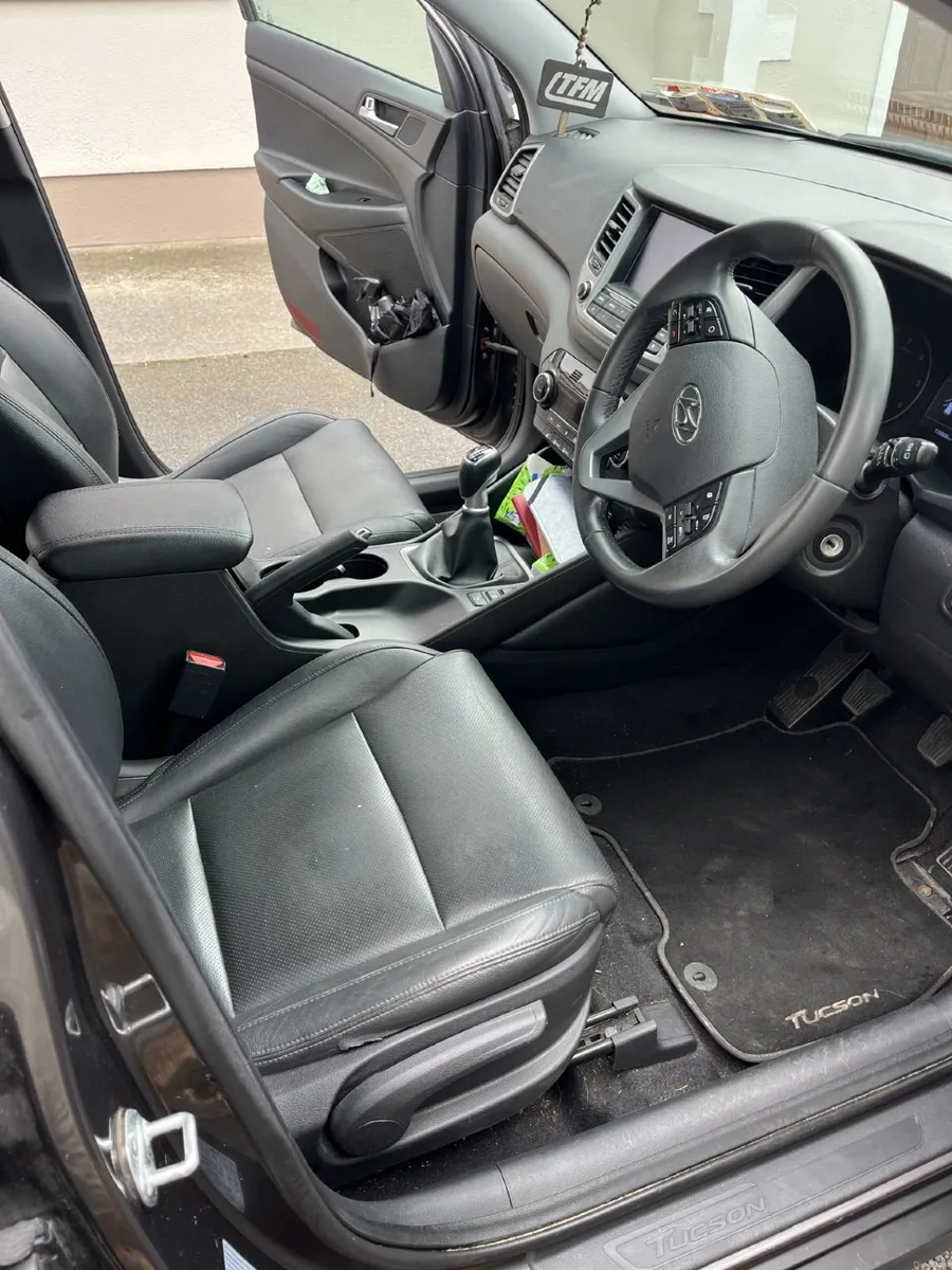 Hyundai Tucson Executive 2018 139808km Diesel - Image 6