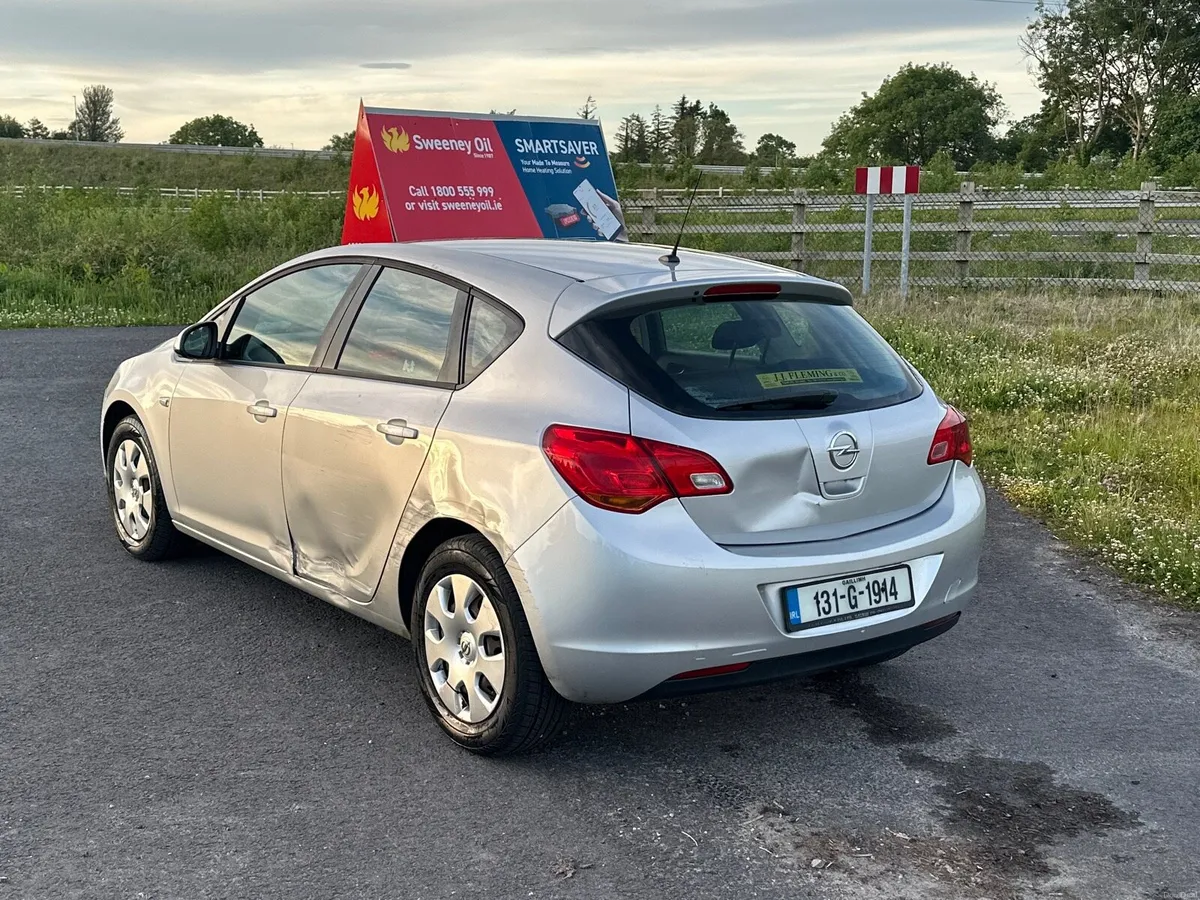 2013 Opel Astra - Image 3