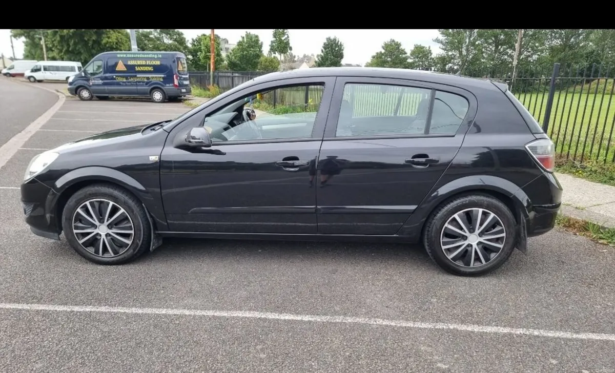 Opel Astra 2009 - Image 2