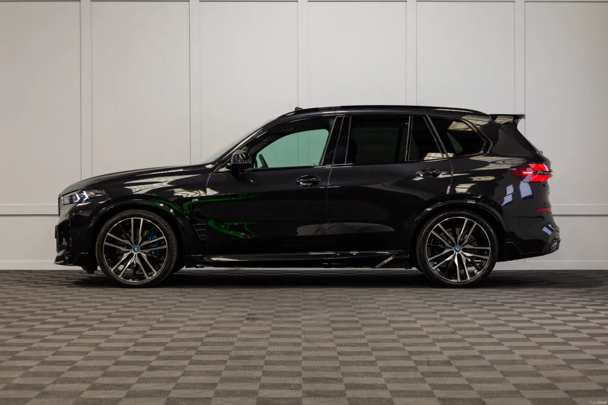 2025 BMW X5 X-Drive 50e M-Sport - Image 3
