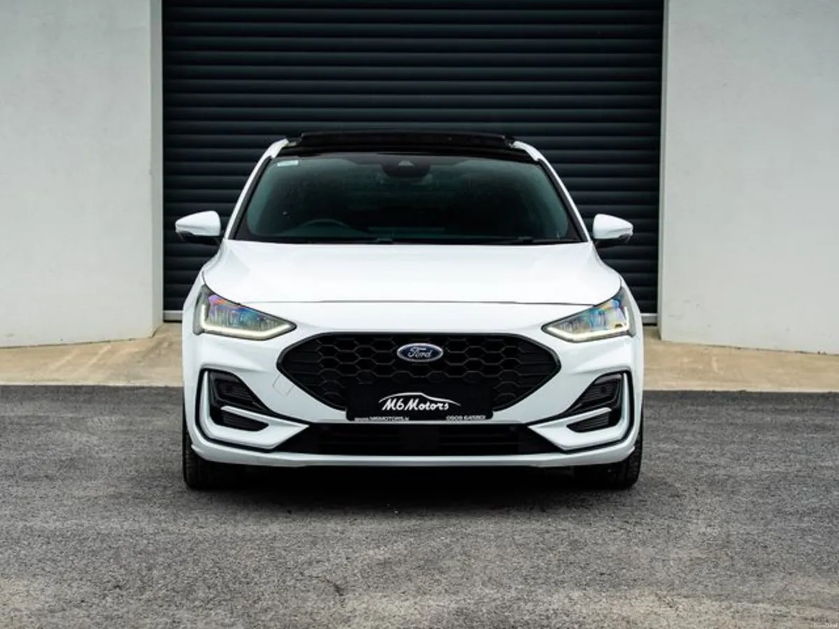 Ford Focus St-line Auto Diesel *Pan roof* - Image 2