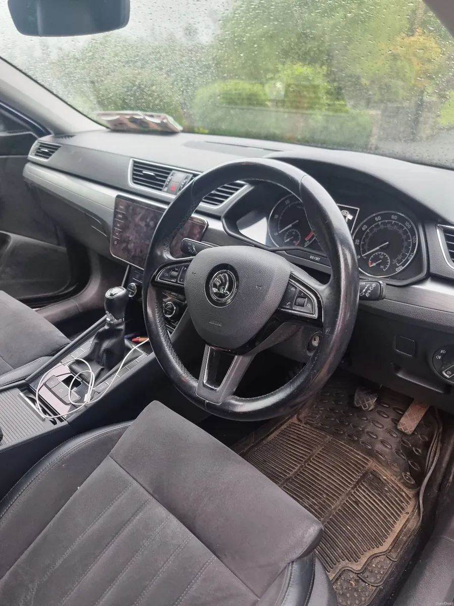 Skoda Superb 2017 - Image 2