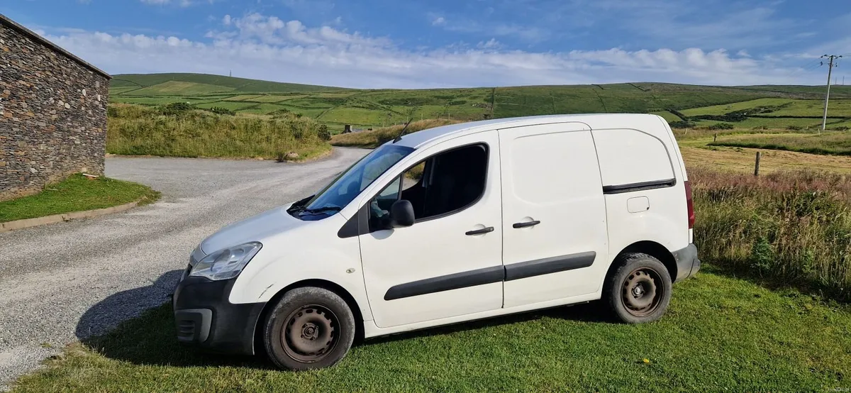 2017 Peugeot Partner - Image 2