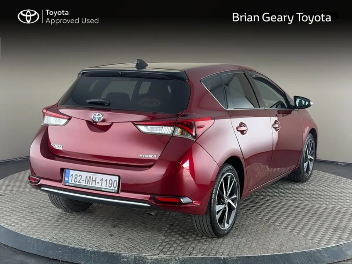 Toyota Auris HYBRID LUNA SPORT - Image 2