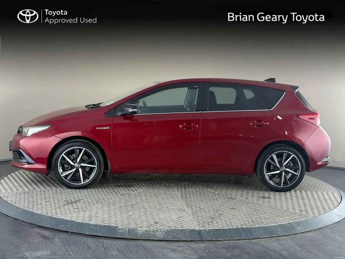 Toyota Auris HYBRID LUNA SPORT - Image 3