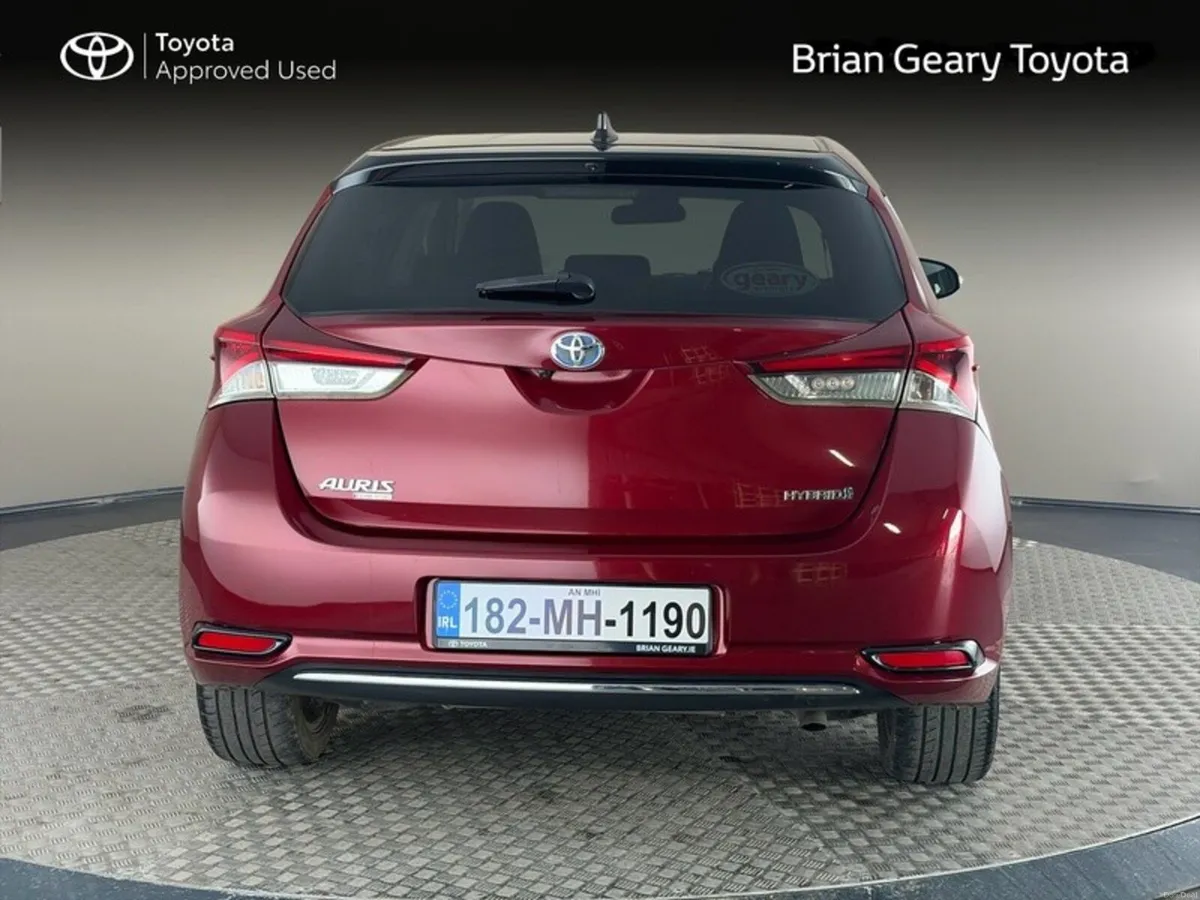 Toyota Auris HYBRID LUNA SPORT - Image 4