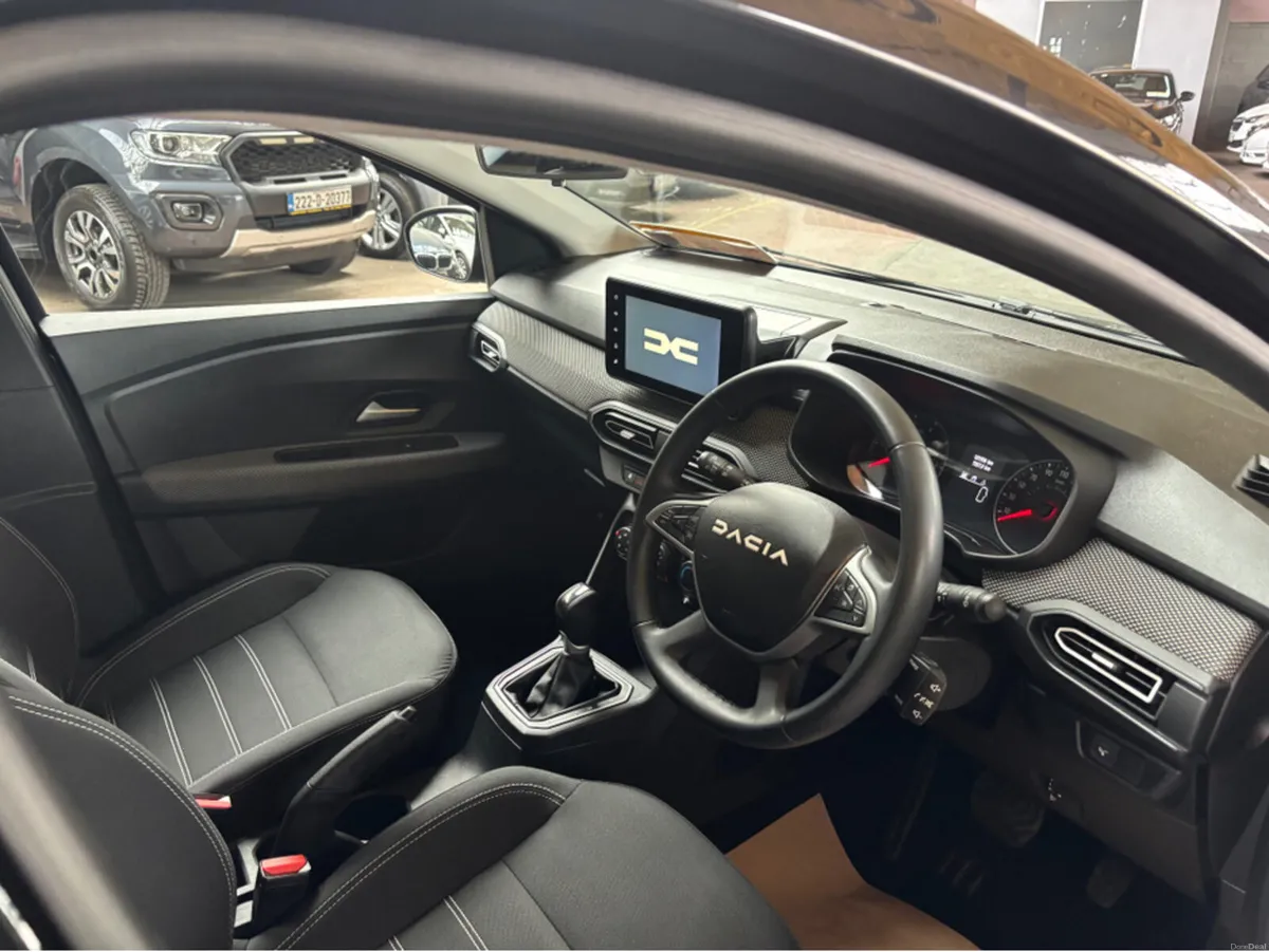 Dacia Sandero EXPRESSION TCE 90 CVT NBI 5DR - Image 4