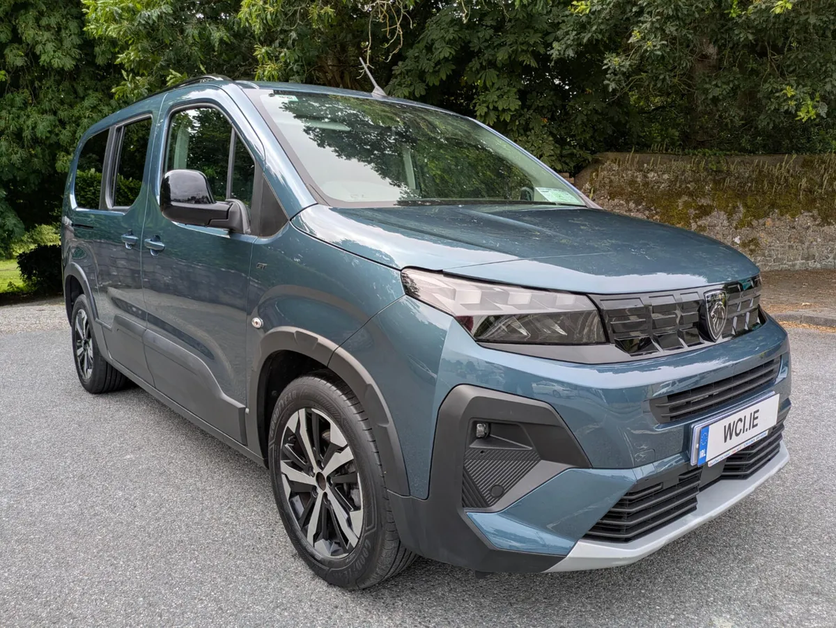 Wheelchair Accessible - Peugeot Rifter 2025 GT - Image 4
