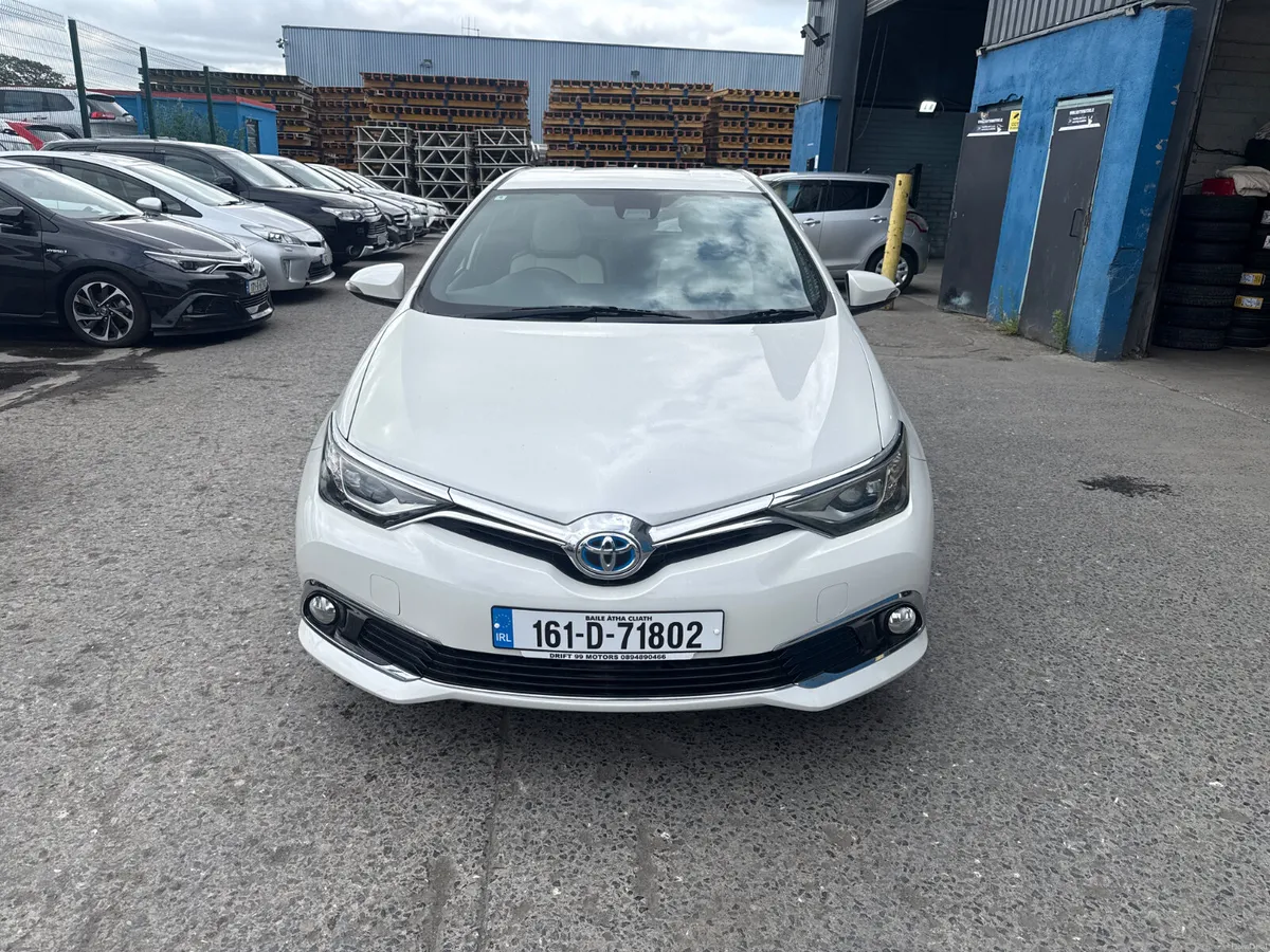 2016 Toyota Auris Hybrid Automatic - Image 2