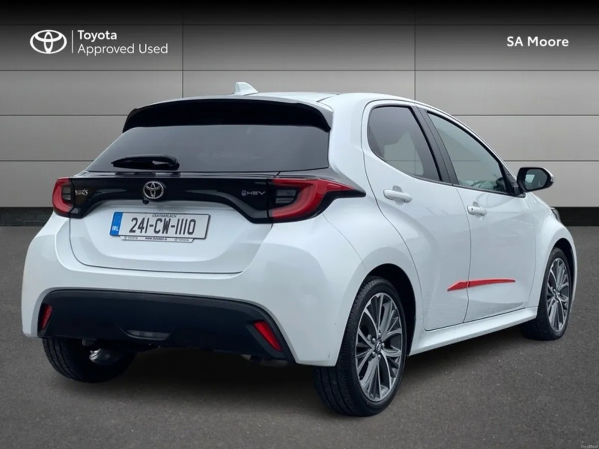 Toyota Yaris HYBRID PLATINUM - Image 2