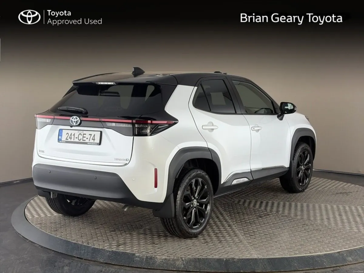 Toyota Yaris Cross LunaSport Hybrid - Image 2