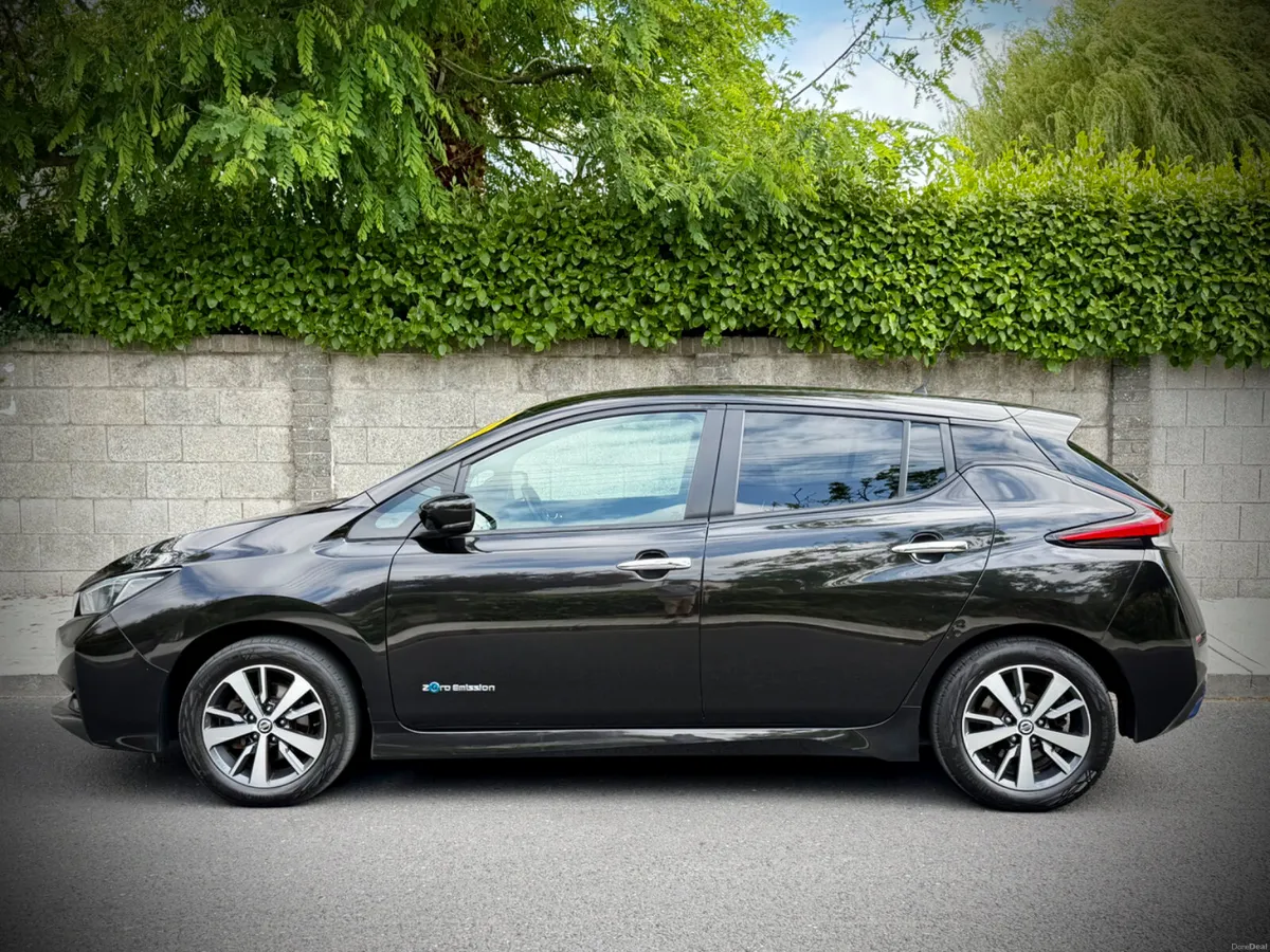 Nissan Leaf Electric 40KW with an 83.7 % S.O.H - Image 3