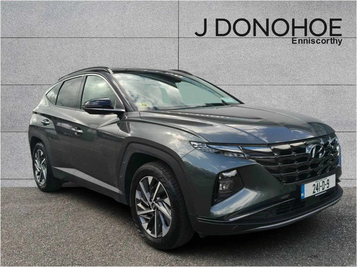 Hyundai Tucson 2WD Executive Plus w 2 Tone Roof - Image 1