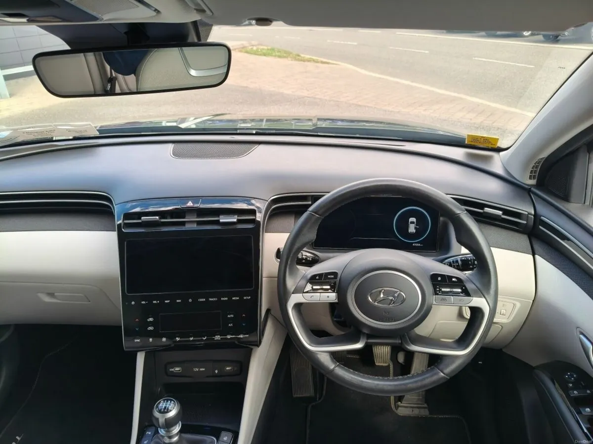 Hyundai Tucson 2WD Executive Plus w 2 Tone Roof - Image 4