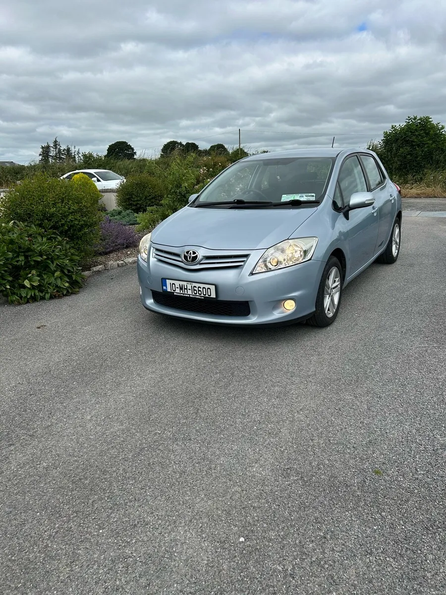 2010 Toyota Auris - Image 1