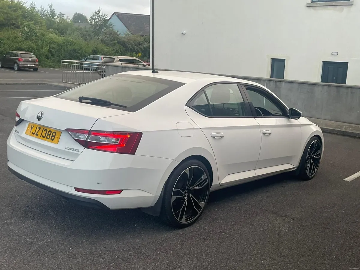 Skoda Superb 2016 - Image 4