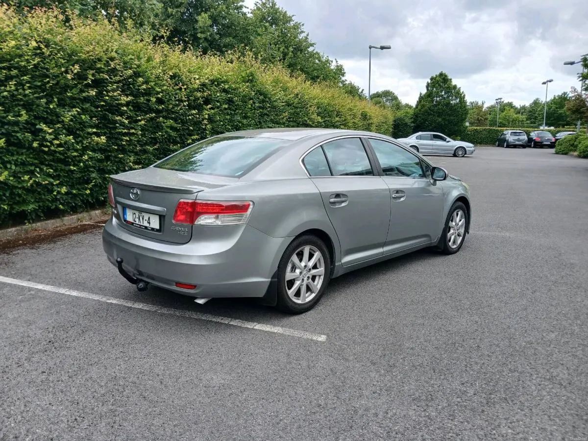 Toyota Avensis 2.0 D4D Diesel 6 Speed manual - Image 4