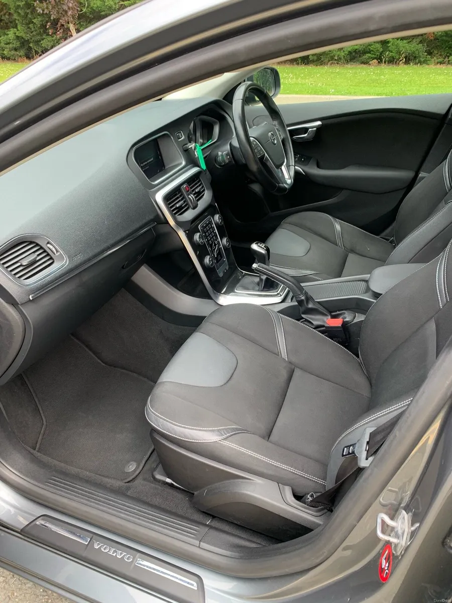 2018 Volvo V40 2.0 diesel, Nctd 3/28, tax 6/26 - Image 6