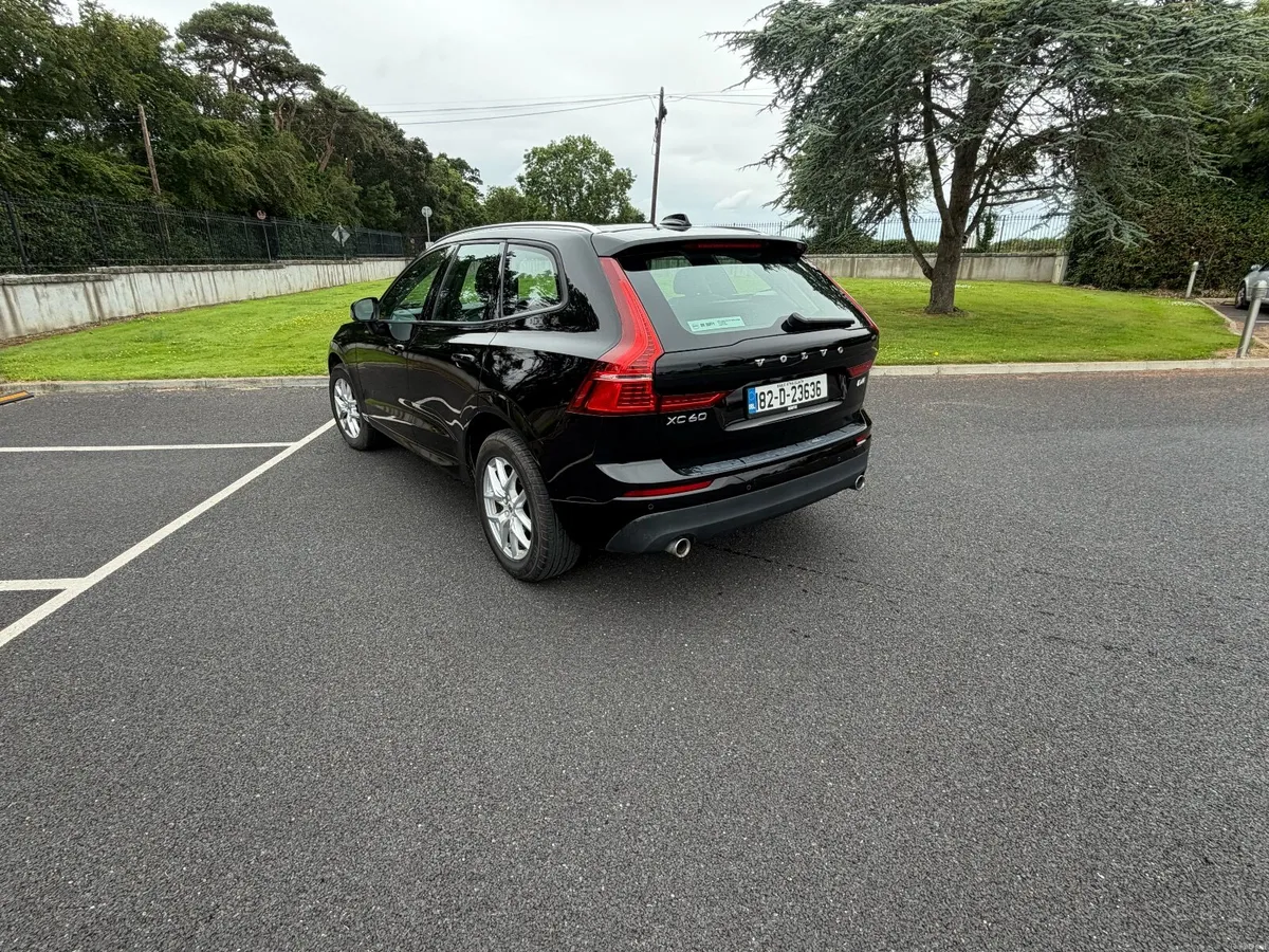 Volvo XC60 2.0 D4 AWD MOMENTUM **FULL LEATHER** - Image 4