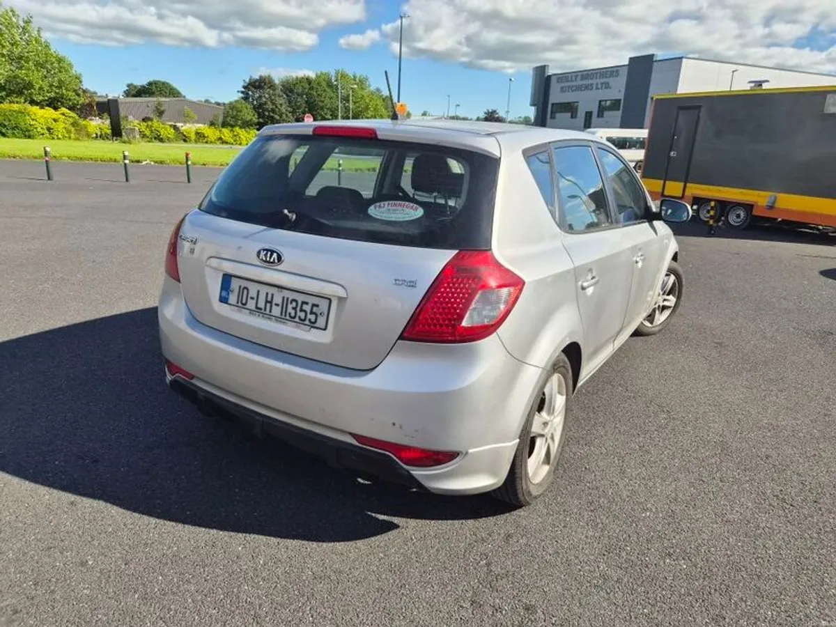 Kia ceed 2010 1.6 Diesel Fresh NCT Silver - Image 4