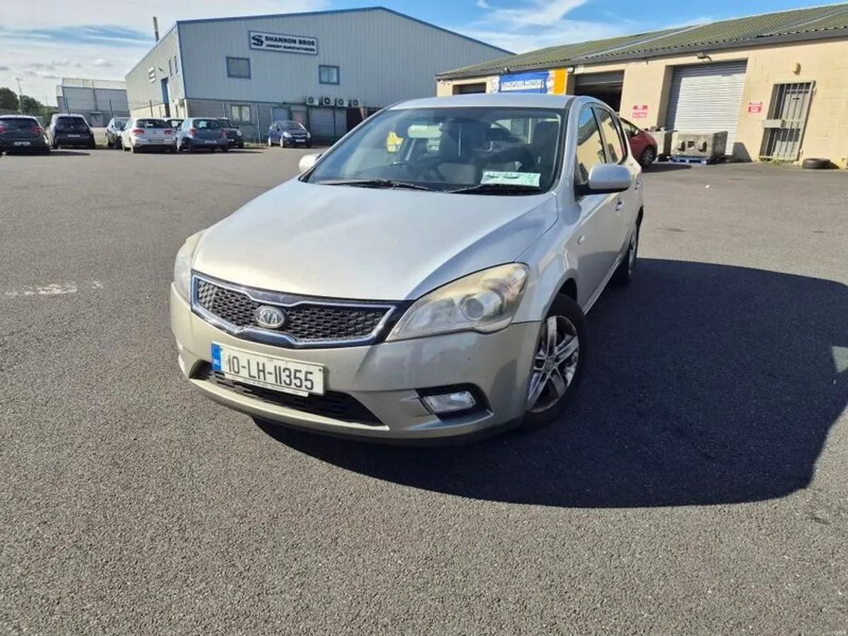 Kia ceed 2010 1.6 Diesel Fresh NCT Silver - Image 2