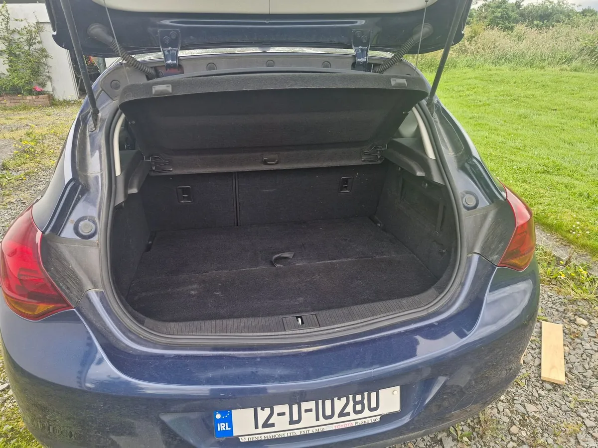 OPEL ASTRA -DIESEL - NEW NCT, TAXED - Image 3