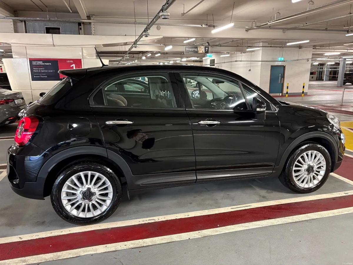 Fiat 500X Black Model Lounge - Image 3