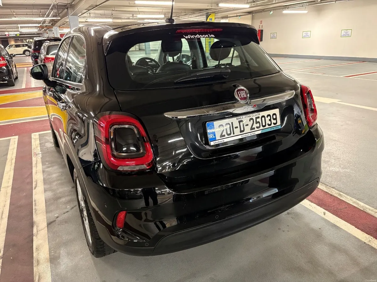 Fiat 500X Black Model Lounge - Image 4