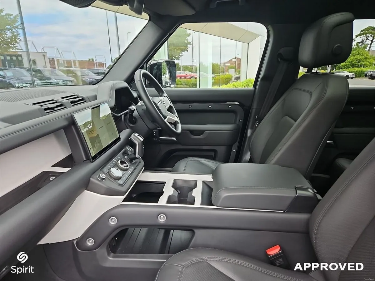 Land Rover Defender 2.0 PHEV X Dynamic HSE - Image 3