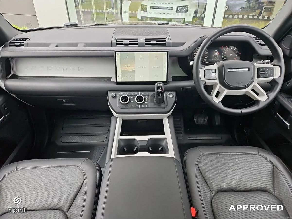 Land Rover Defender 2.0 PHEV X Dynamic HSE - Image 4