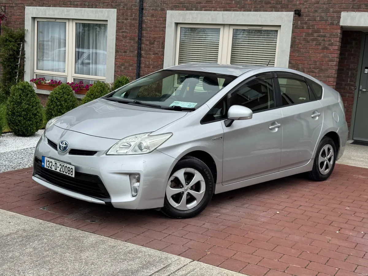 Toyota Prius 2013 - Image 2