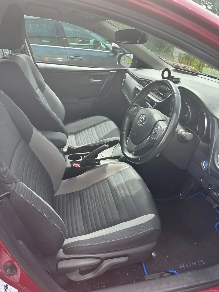 Toyota Auris Petrol Hybrid 2017 - Image 3