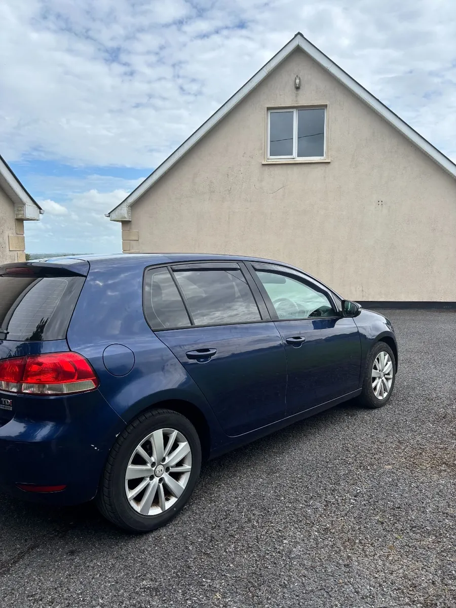 Volkswagen Golf 1.6 TDI Bluemotion 2010 - Image 1