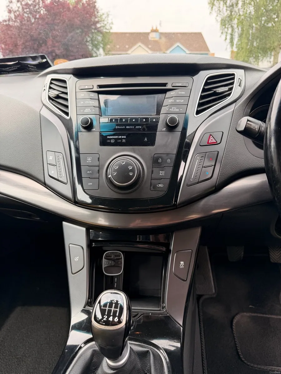 151 Hyundai i40 estate - Image 4