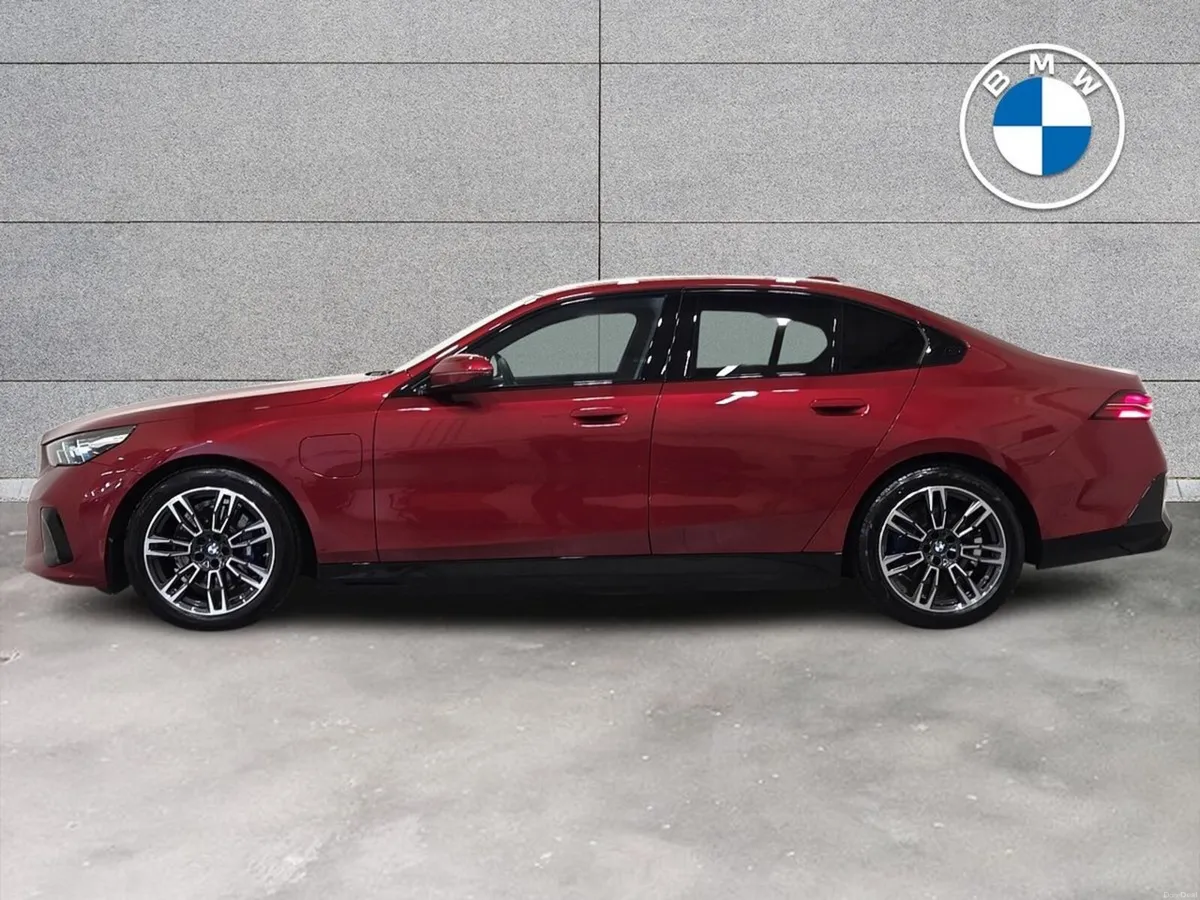 BMW 5-Series 530e M Sport Saloon - Image 4