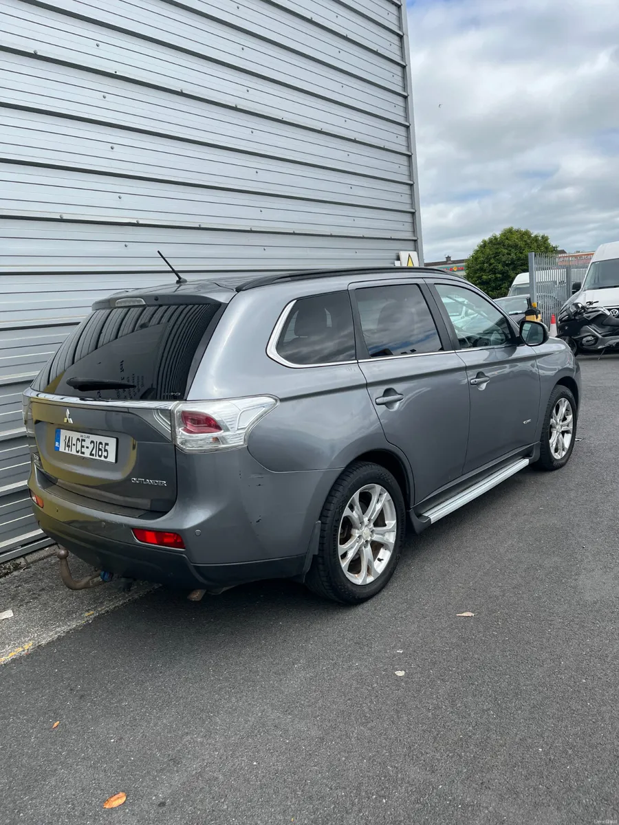 Mitsubishi Outlander 7 Seater 2014 - Image 2